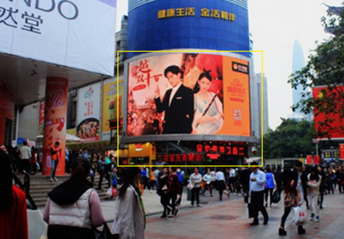 深圳东门步行街金世界百货LED屏广告