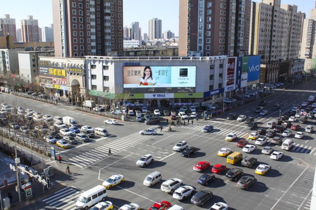 沈阳南京南街中街青年大街外墙LED大屏广告，沈阳户外大屏广告价格